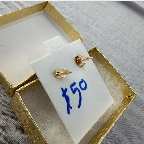 Brand new in the box Gold plated Nugget pushback stud Earrings - Picture 4 of 4